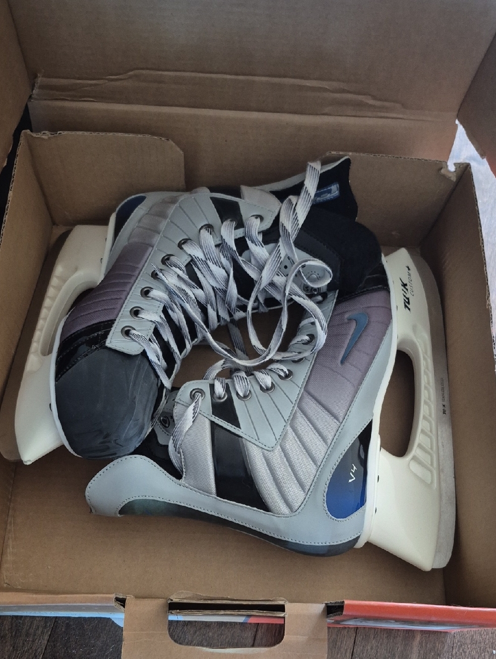 Nike Gray and Blue Men's Ice Hockey Skates Size 8 V4 Like New With Box Origin
